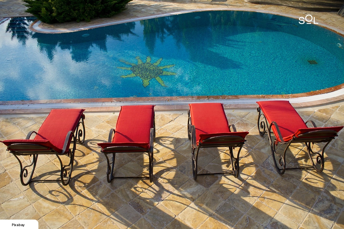 Chairs - Commercial pool furniture
