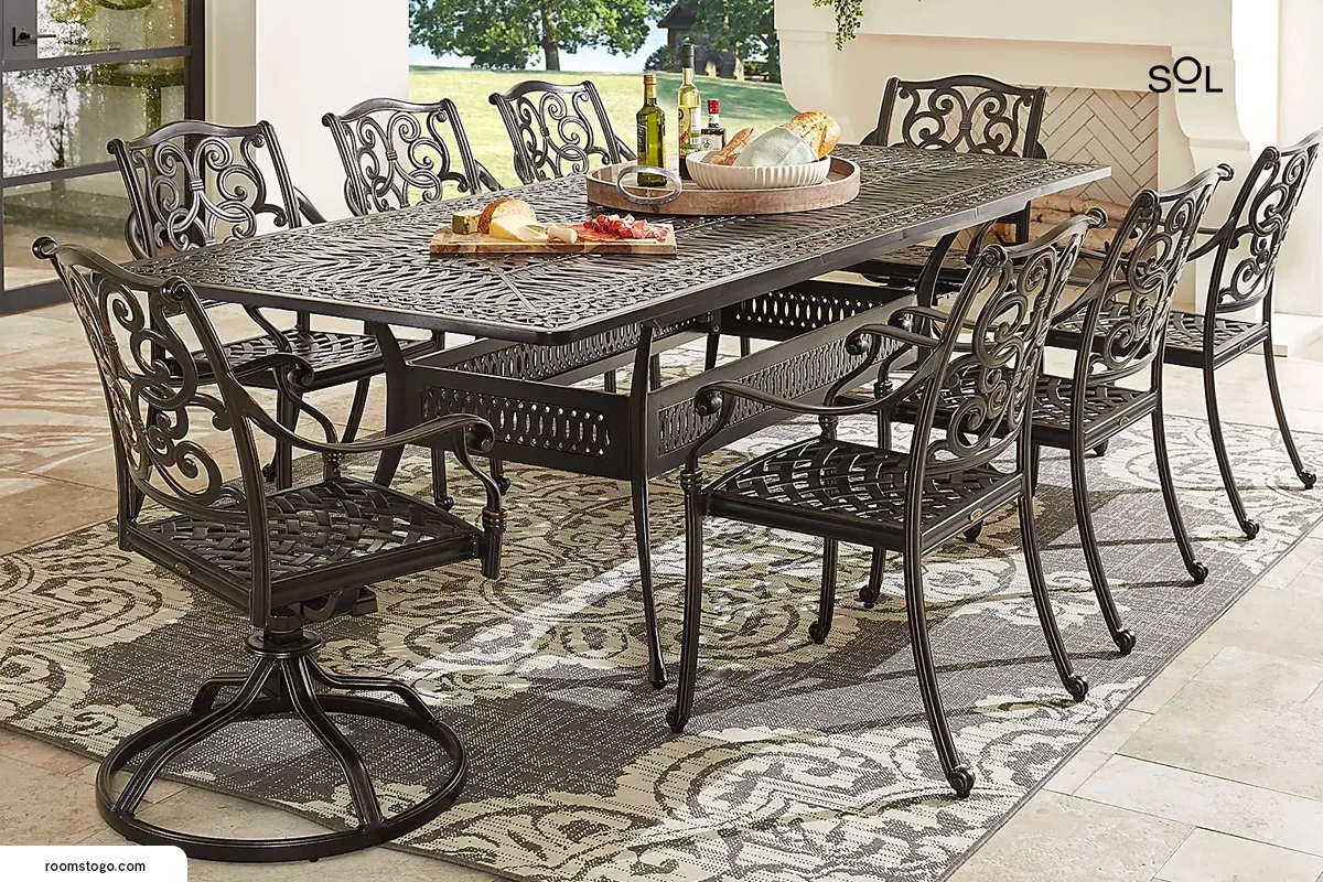 Characteristics of A Regular Cast Aluminum Patio Dining Table