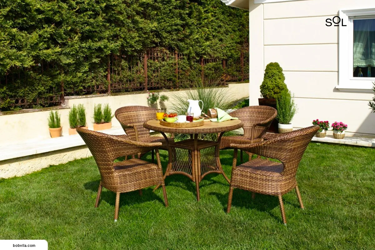 Backyard Patio Furniture Arrangements on Your Grass
